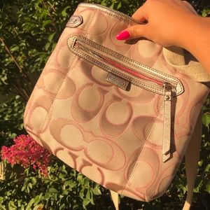 Vintage Coach bag with adjustable strap ✨